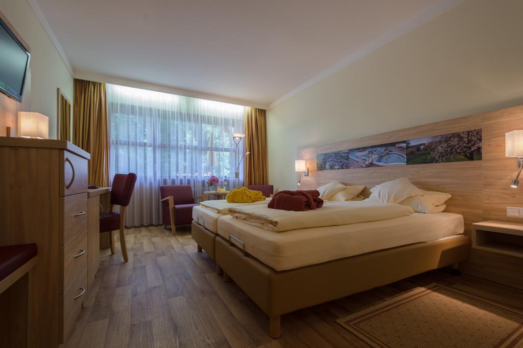 Hotel Quellenhof Бад Бирнбах Екстериор снимка